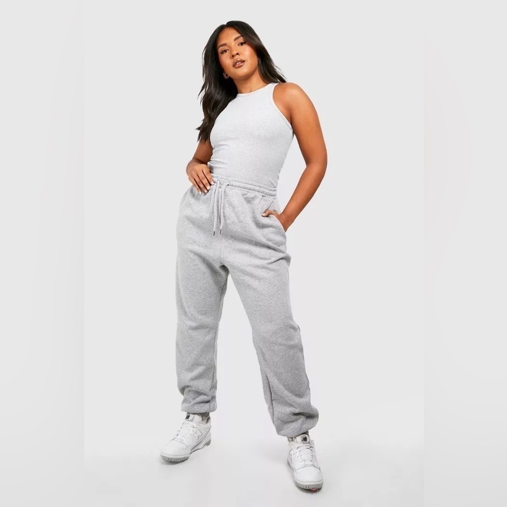 120. NWT BOOHOO RECYCLED PLUS BASIC CUFFED HEM GREY MARL JOGGERS 24/4XL